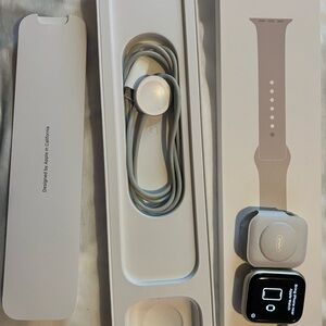 Apple Watch Series 7 GPS 45mm Starlight band